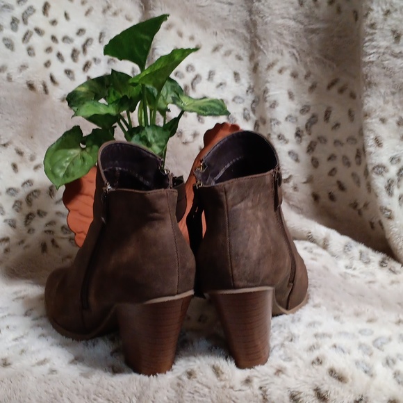 Brown ankle boot - Picture 3 of 4